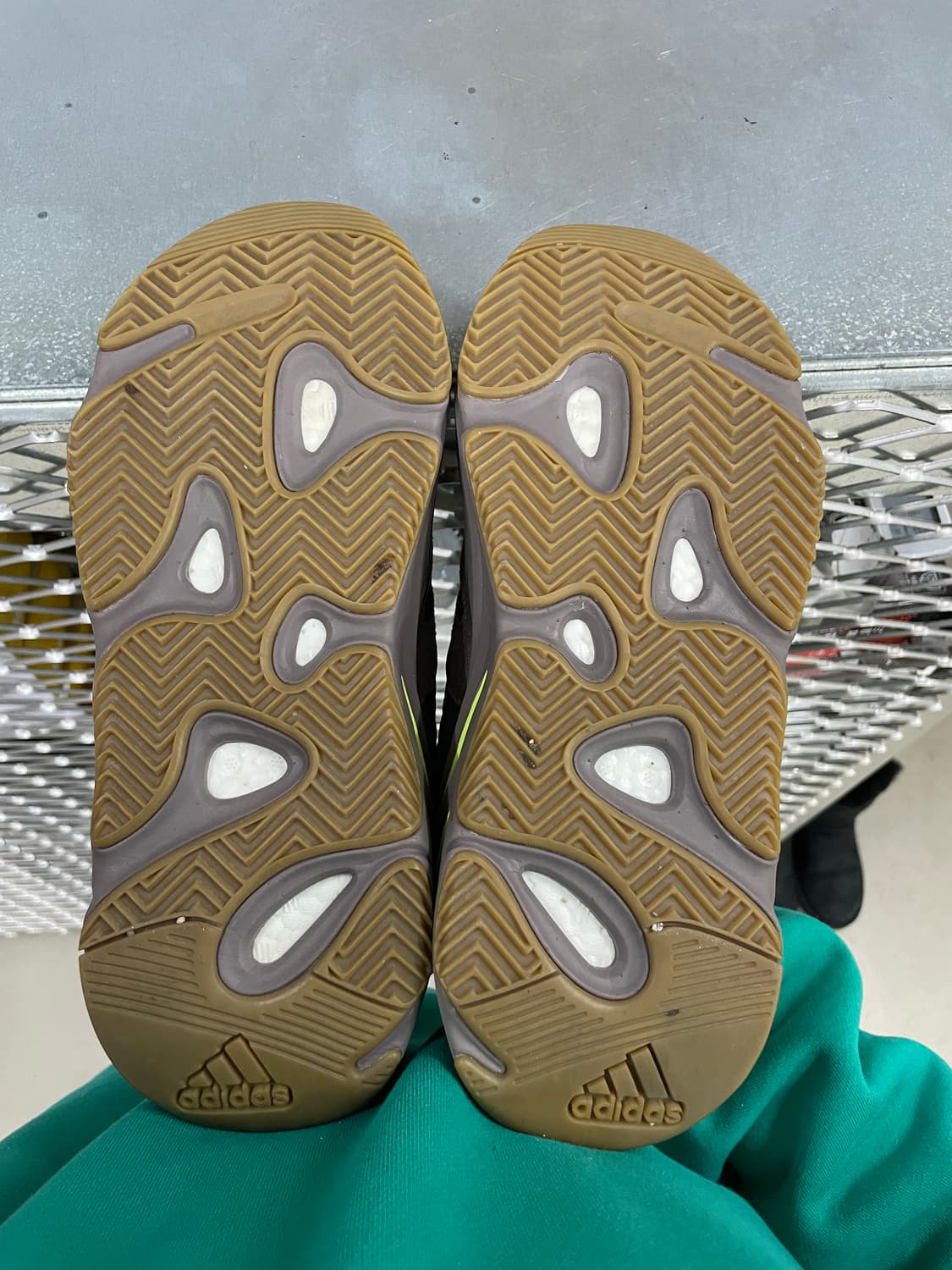 아디다스 이지 부스트 700 모브 270 상품이미지6