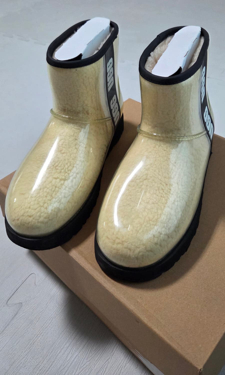 UGG 어그 클리어 미니 부츠 240사이즈 (usa8,eu39)
택포 상품이미지2