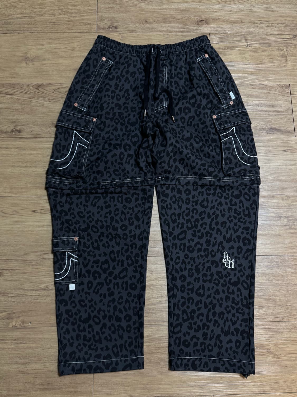 [M] 트루릴리젼 x 페치 스웻 세퍼레이트 카고 팬츠 레오파드 차콜 상품이미지1