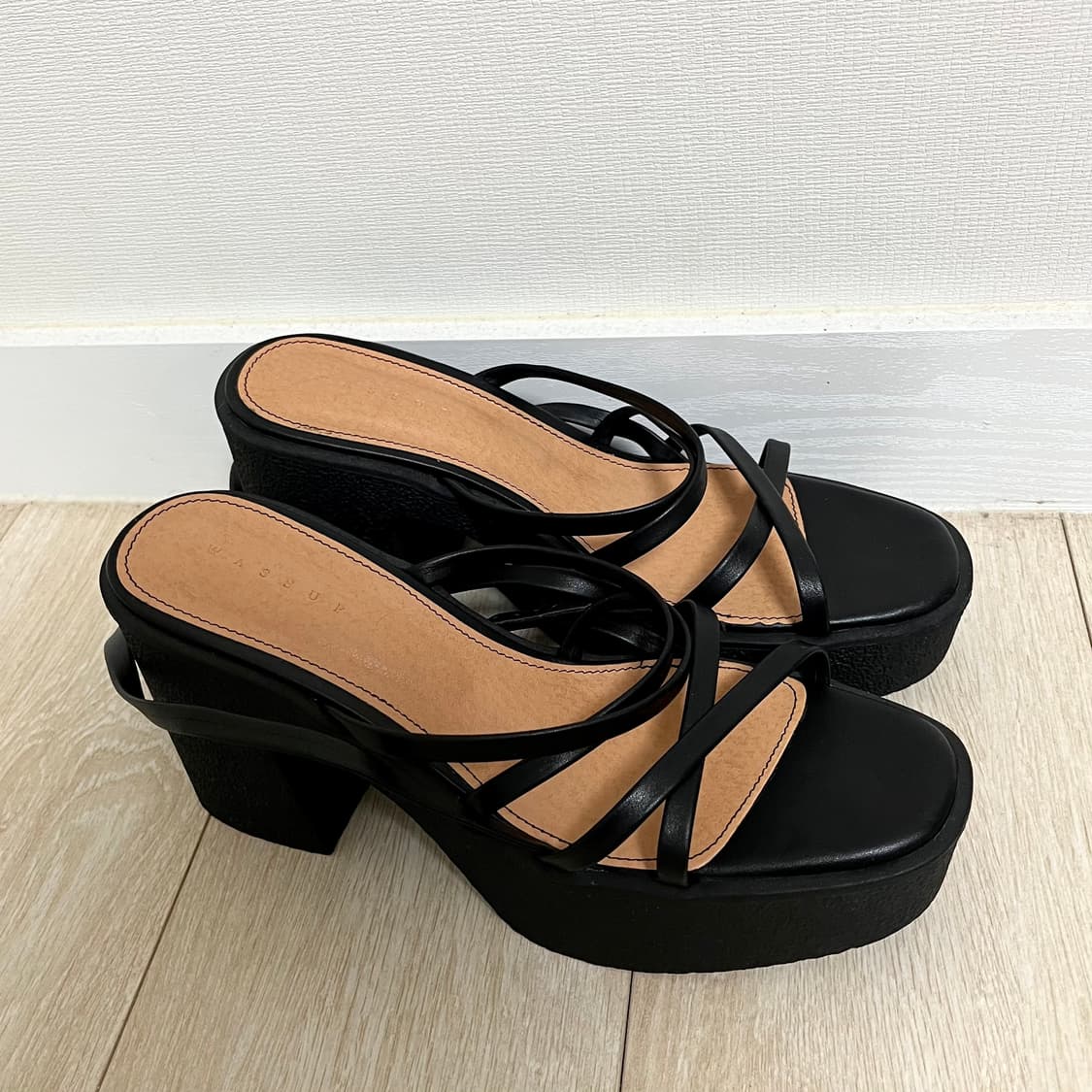 [새상품] 블랙 스트랩 가보시 통굽 샌들 10cm / 245mm 상품이미지4