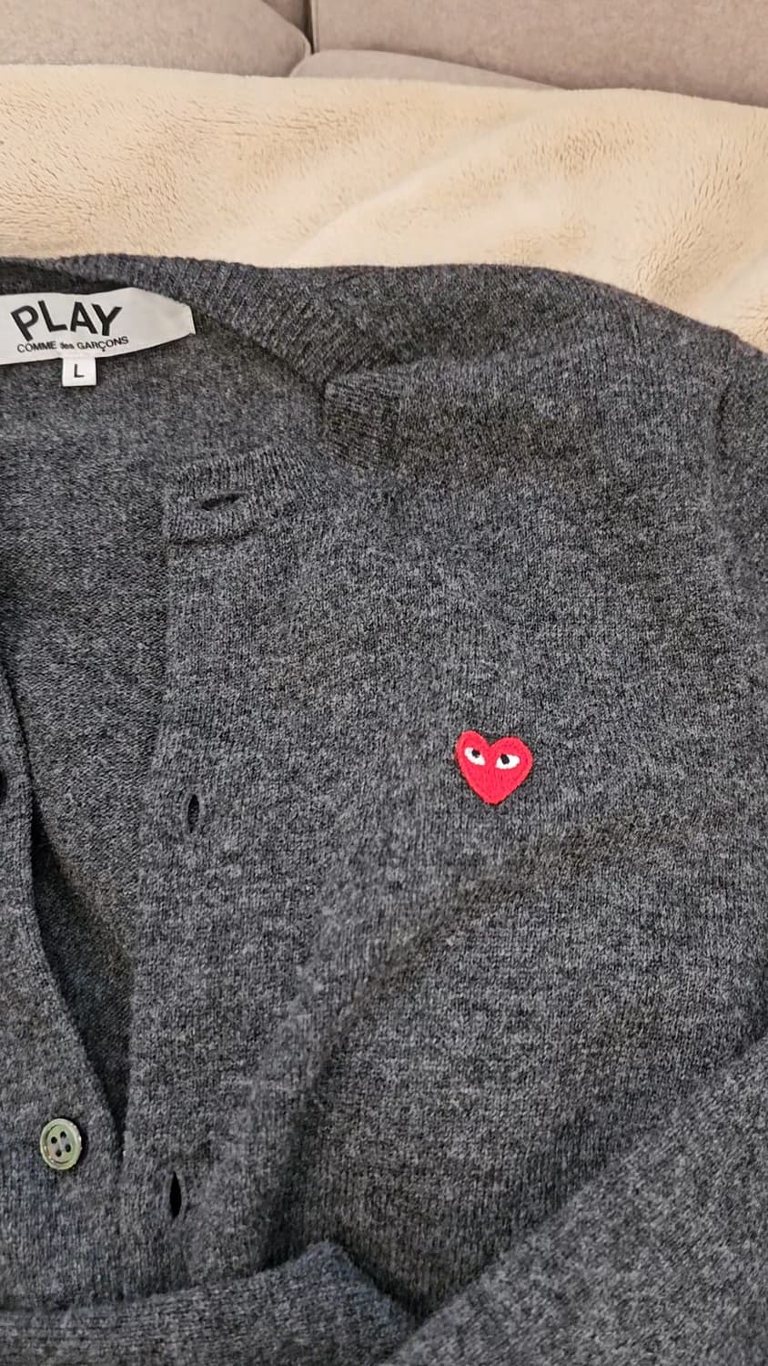 (SSF샵 구매) 꼼데가르송 스몰 레드 하트 와펜 회색 상품이미지1