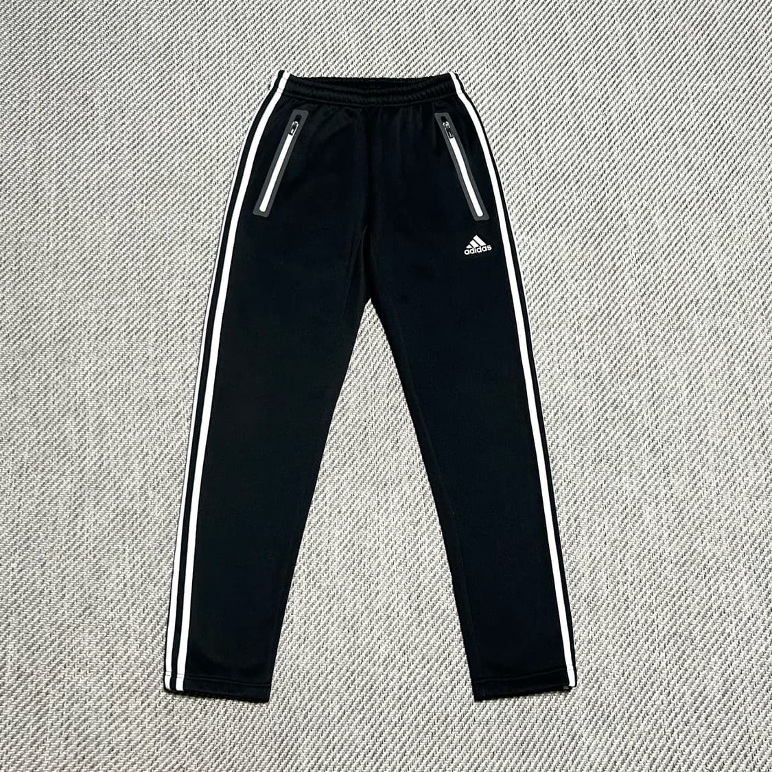 [S] adidas 아디다스 기모 검/흰 슬림핏 트레이닝 팬츠 상품이미지1