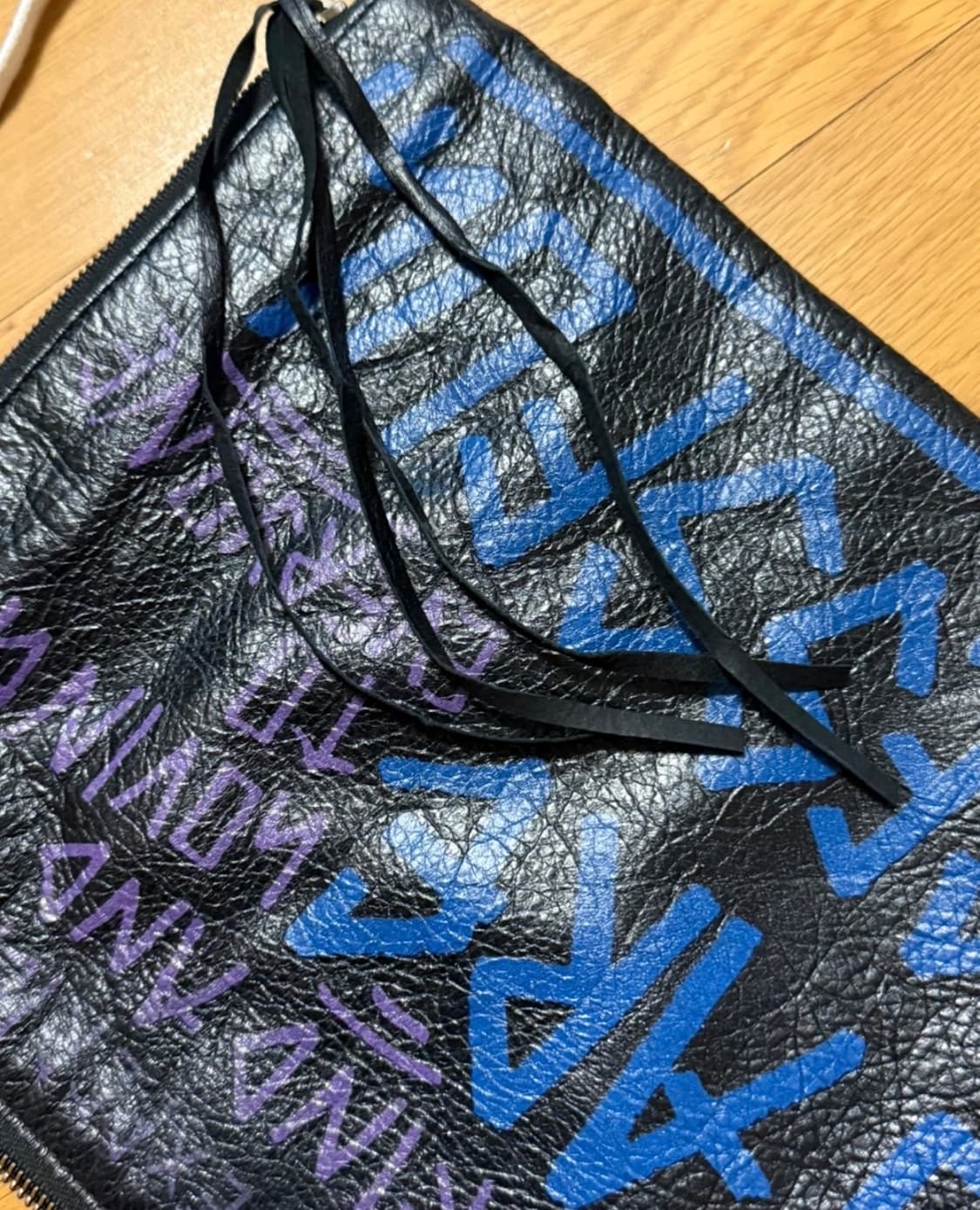 발렌시아가 그래피티 클러치 상품이미지2