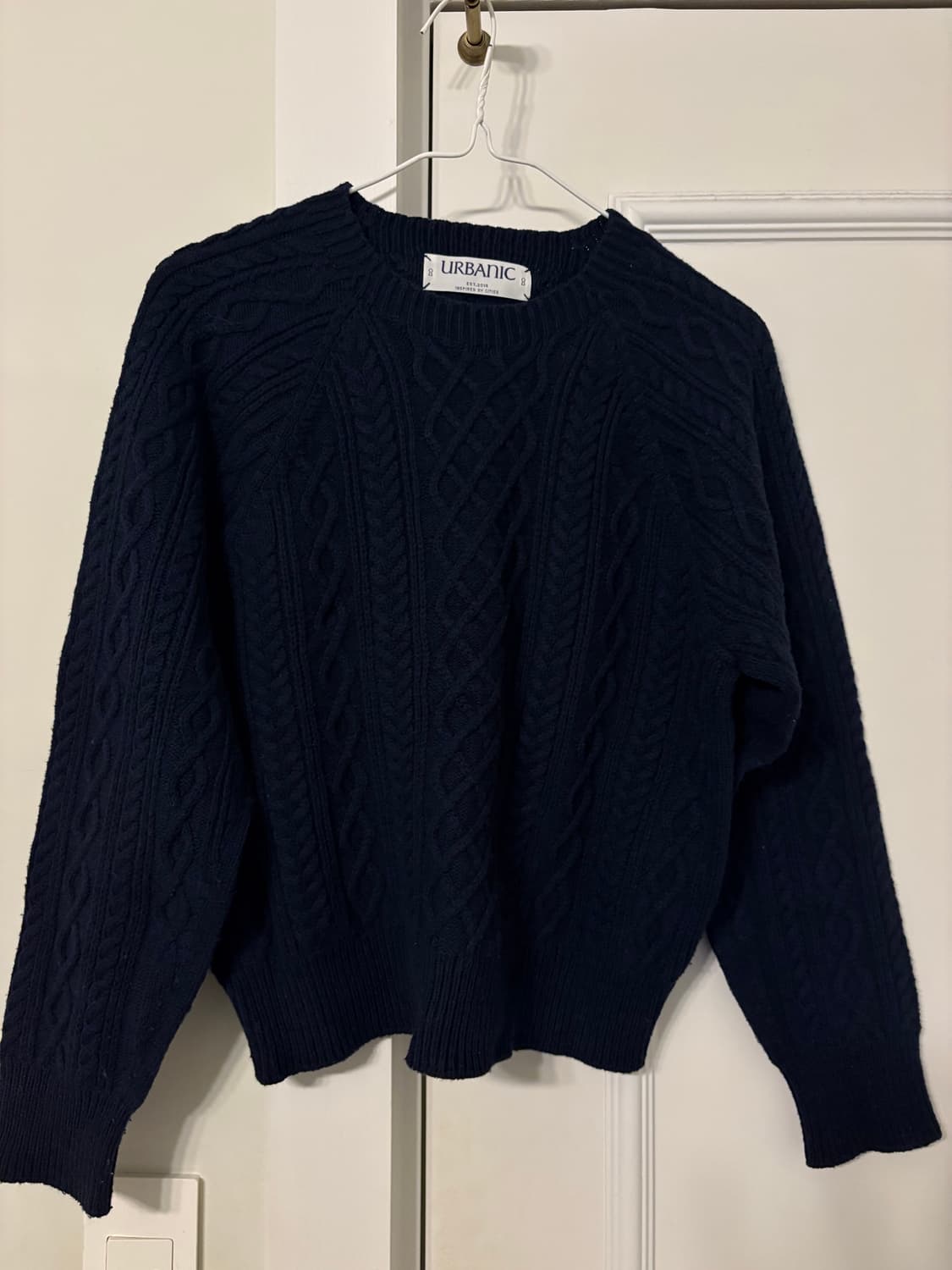 얼바닉30 케이블 니트 상품이미지1