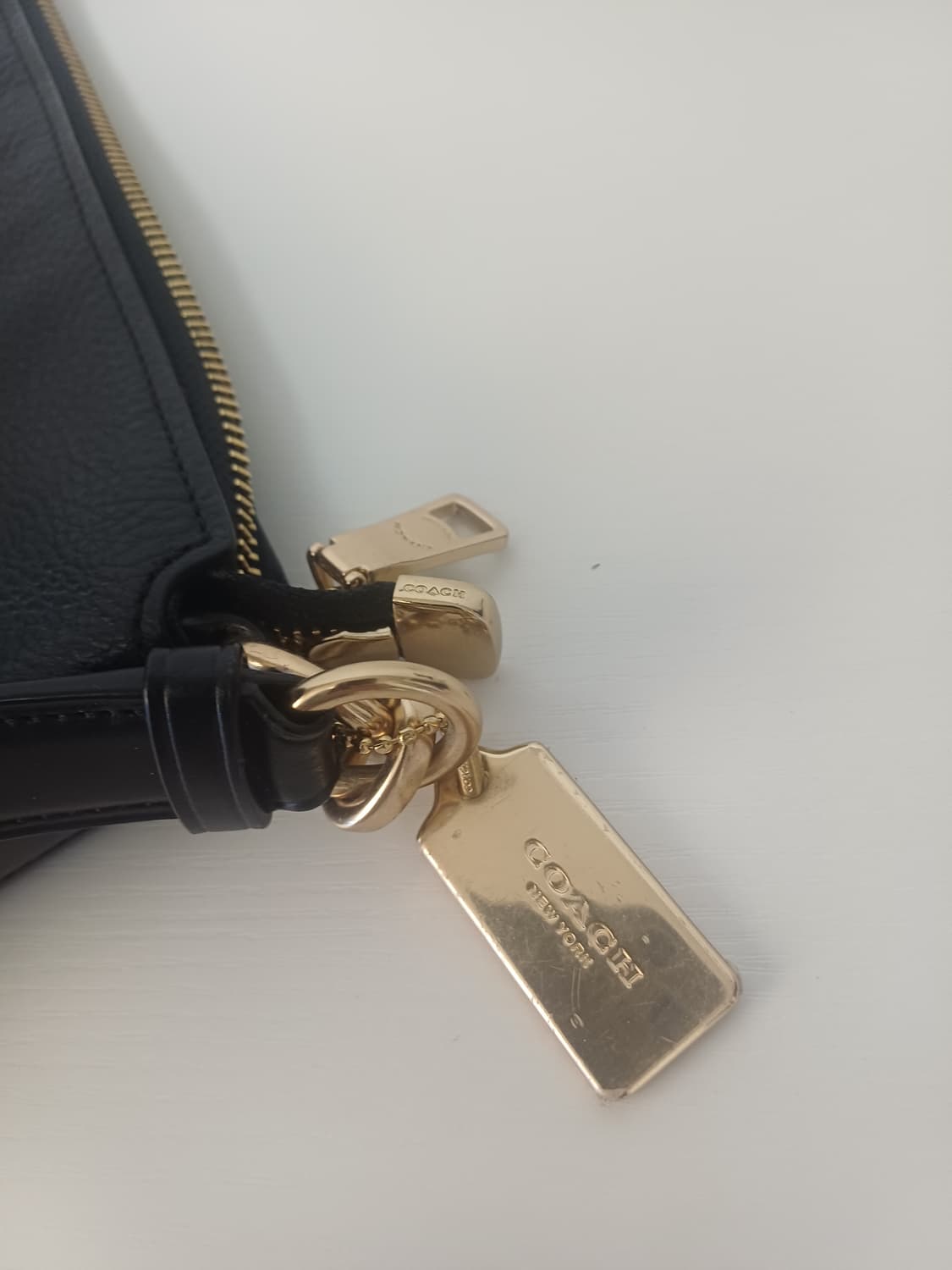 COACH 코치 에비 페블 레더 파일백 (Black)  상품이미지8