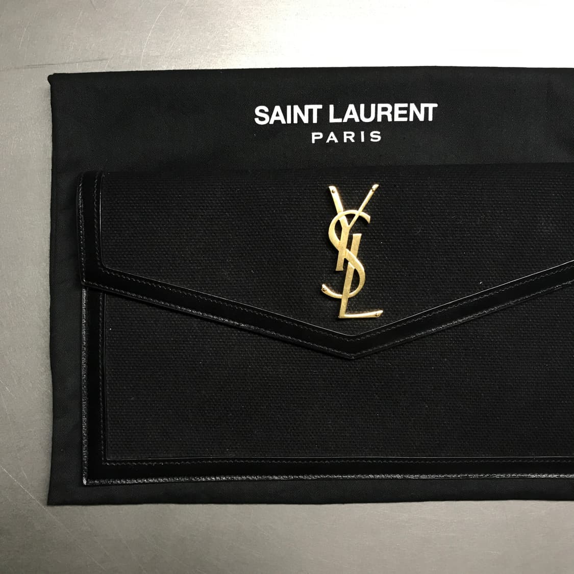 YSL 입생로랑 금장 로고 클러치 블랙 상품이미지2