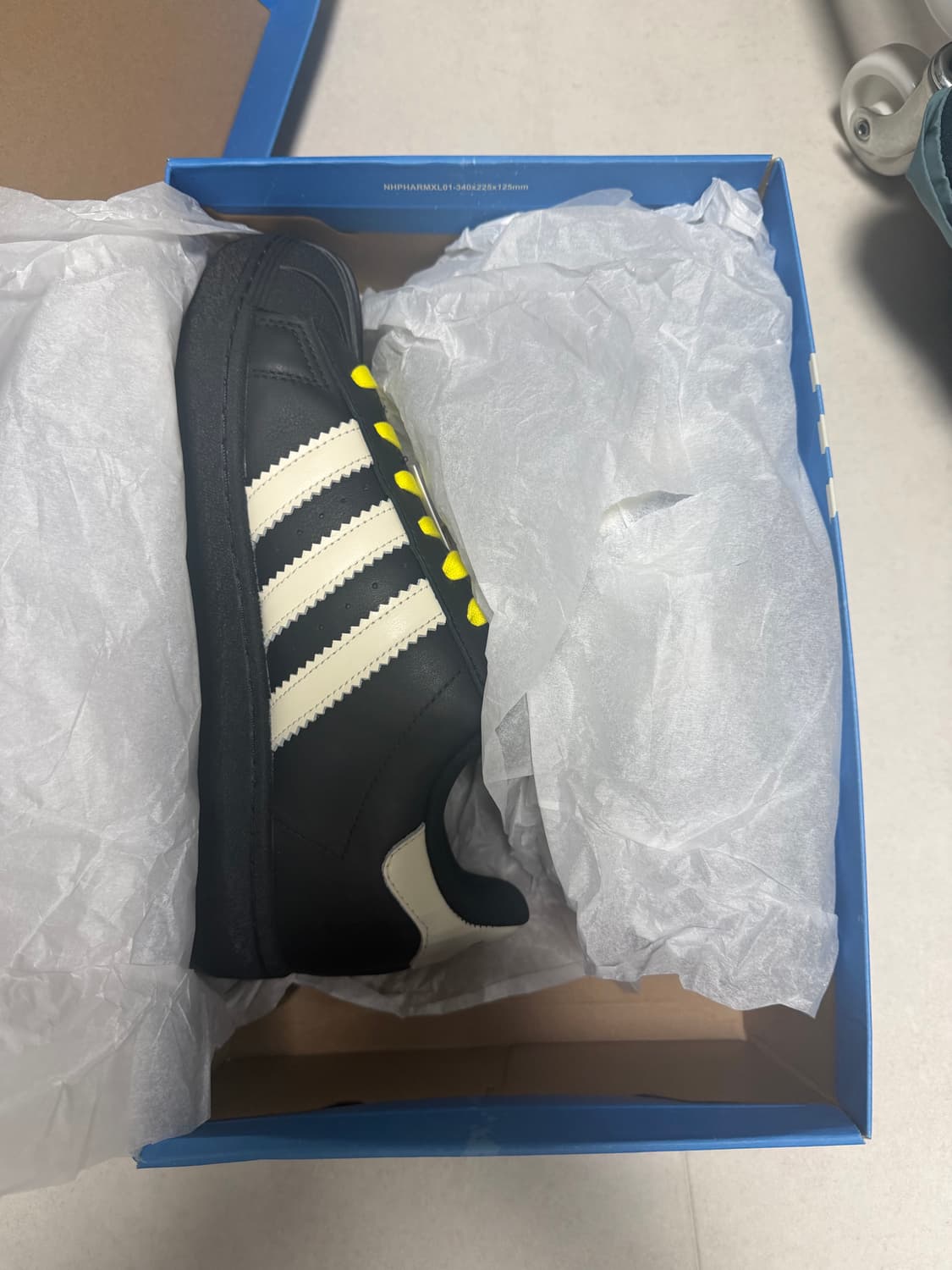 아디다스X퍼렐윌리엄스 버지니아슈퍼스타92코어 블랙스카이러쉬 상품이미지1