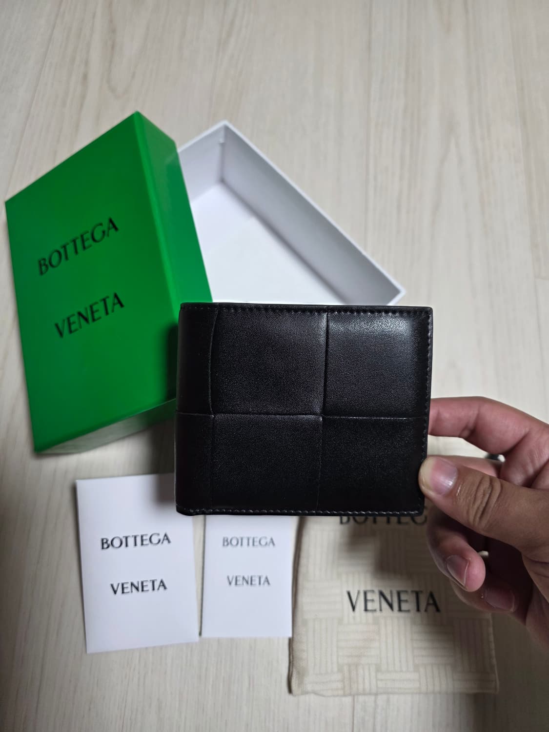 [새상품급,풀구성]보테가베네타 맥시 반지갑 블랙 상품이미지1