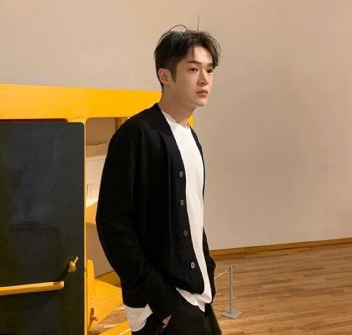 아크네스튜디오 가디건 블랙 L (김현우 착용) 상품이미지5
