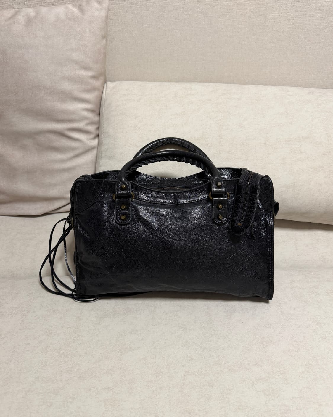 정품 발렌시아가 모터백 미듐 블랙 상품이미지2