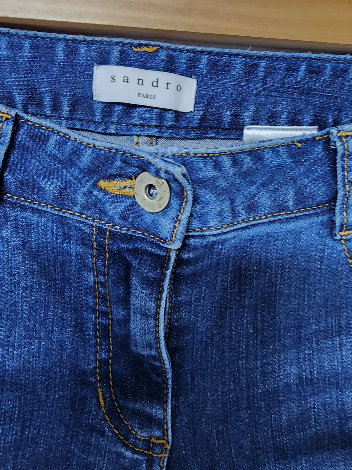 산드로 데님 부츠컷 청바지
컷팅 디테일이 살아있는 디자인입니다. 
스판으 상품이미지4