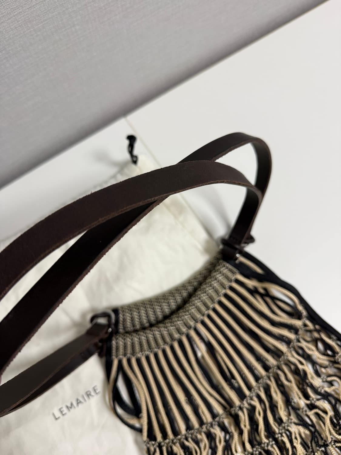 르메르 네트백 필트 미디움 쉐브론 라이트 베이지/블랙 새상품 상품이미지2