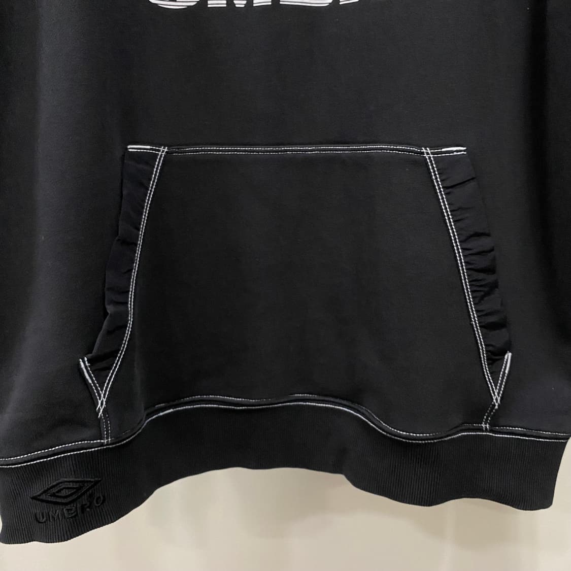 엄브로 크리스피 타슬란 후드 티셔츠 상품이미지5