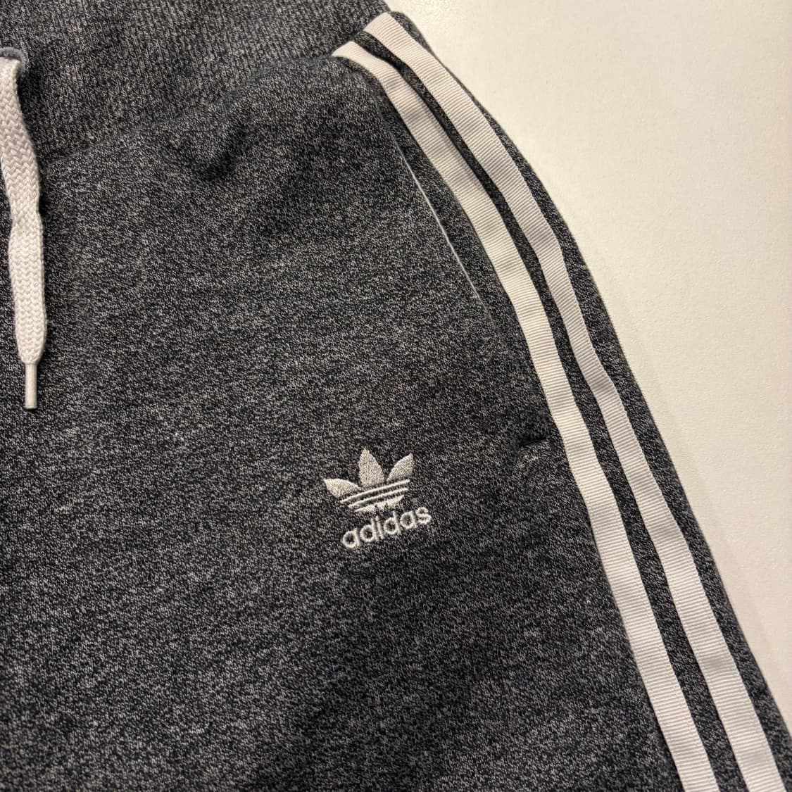 [90] 아디다스 3선 트레이닝 버뮤다 반바지 회색 D145 상품이미지3