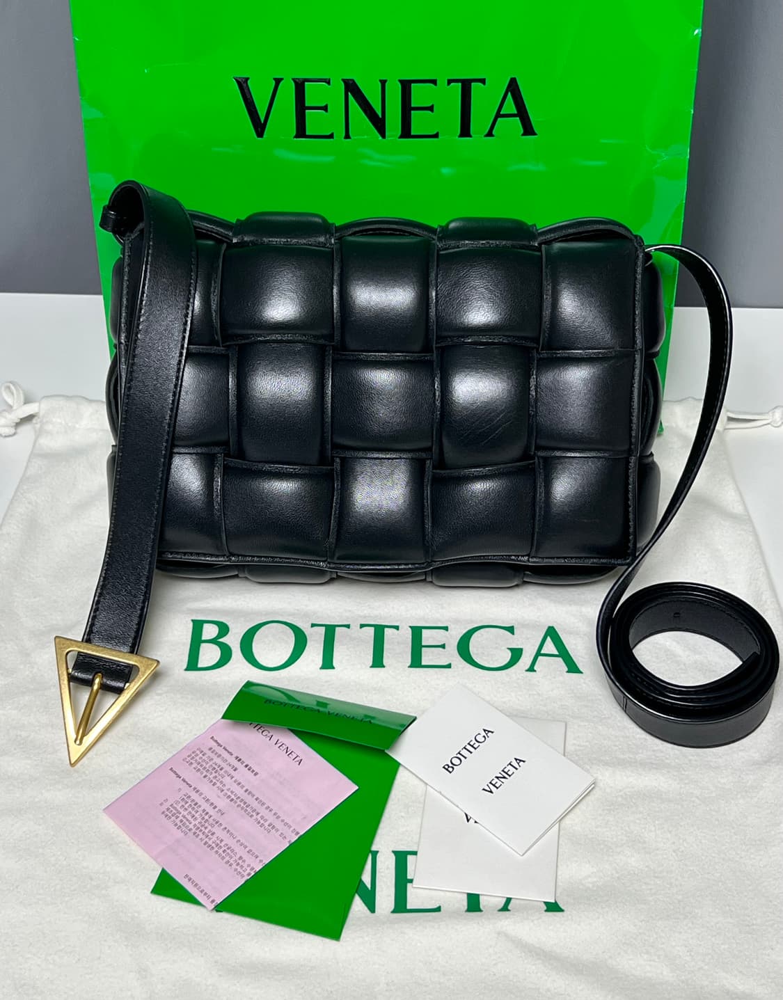 [정품] 백화점판 / 보테가베네타 패딩 카세트백 블랙 금장 상품이미지1