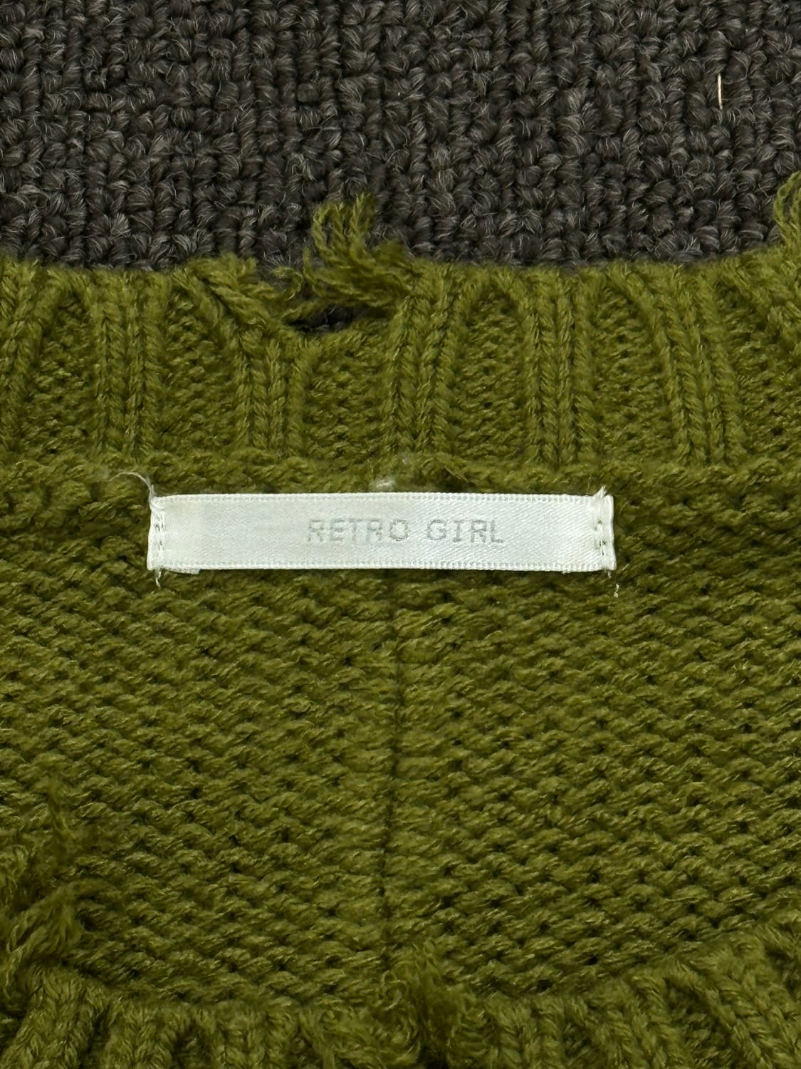 OS)RETRO GIRL 빈티지 데미지 크롭 스웨터 상품이미지4