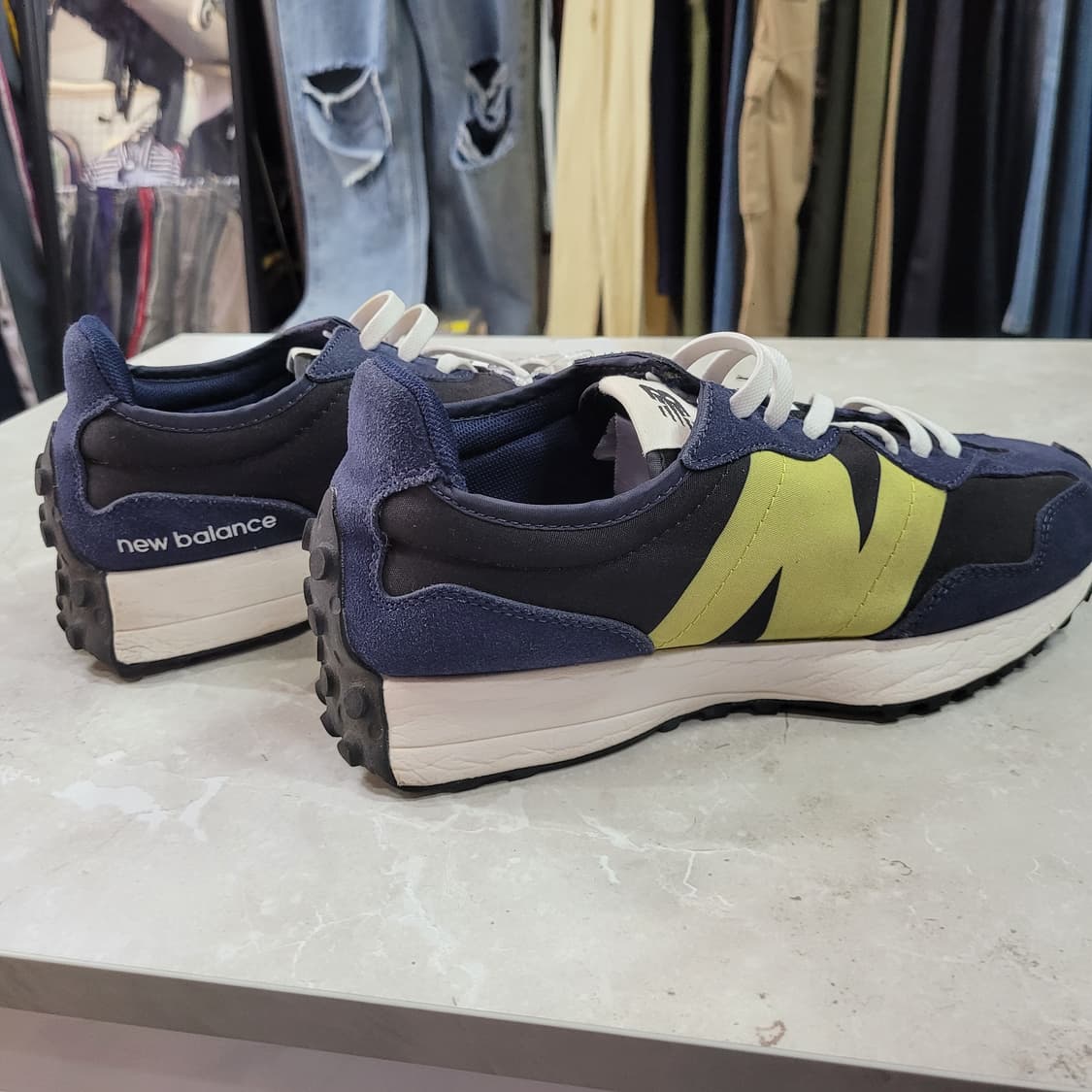 뉴발란스 327 네이비/옐로우 스니커즈 상품이미지3