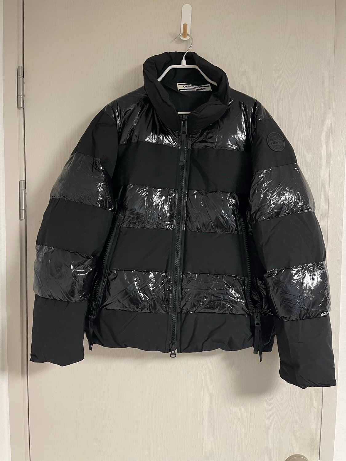 오니츠카 타이거 덕 다운 아우터 블랙 M 상품이미지2