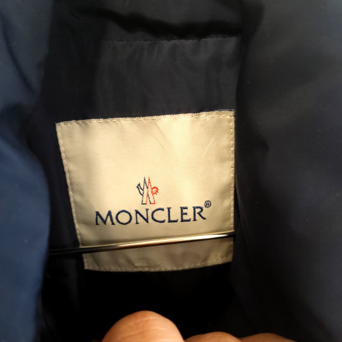 몽클레르 포켓 디테일 네이비 패딩 상품이미지3