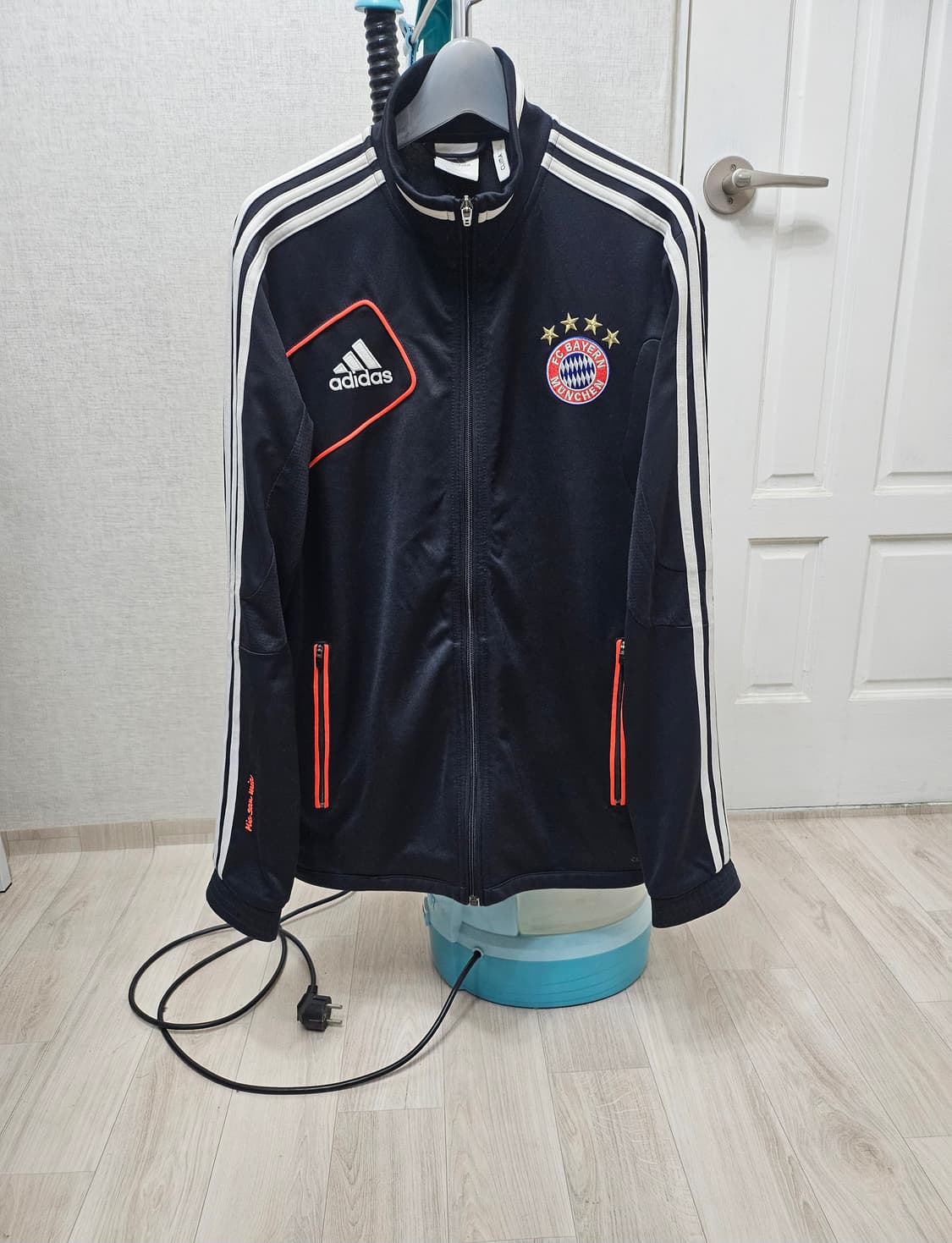 (100)L ☆초대장급☆ 아디다스 바이에른뮌헨 [검흰] 트랙탑져지 상품이미지1