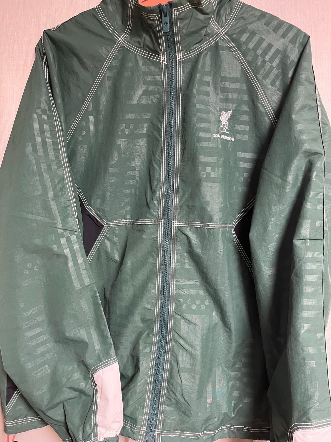 리버풀 FC 컨버스 바람막이 상품이미지3