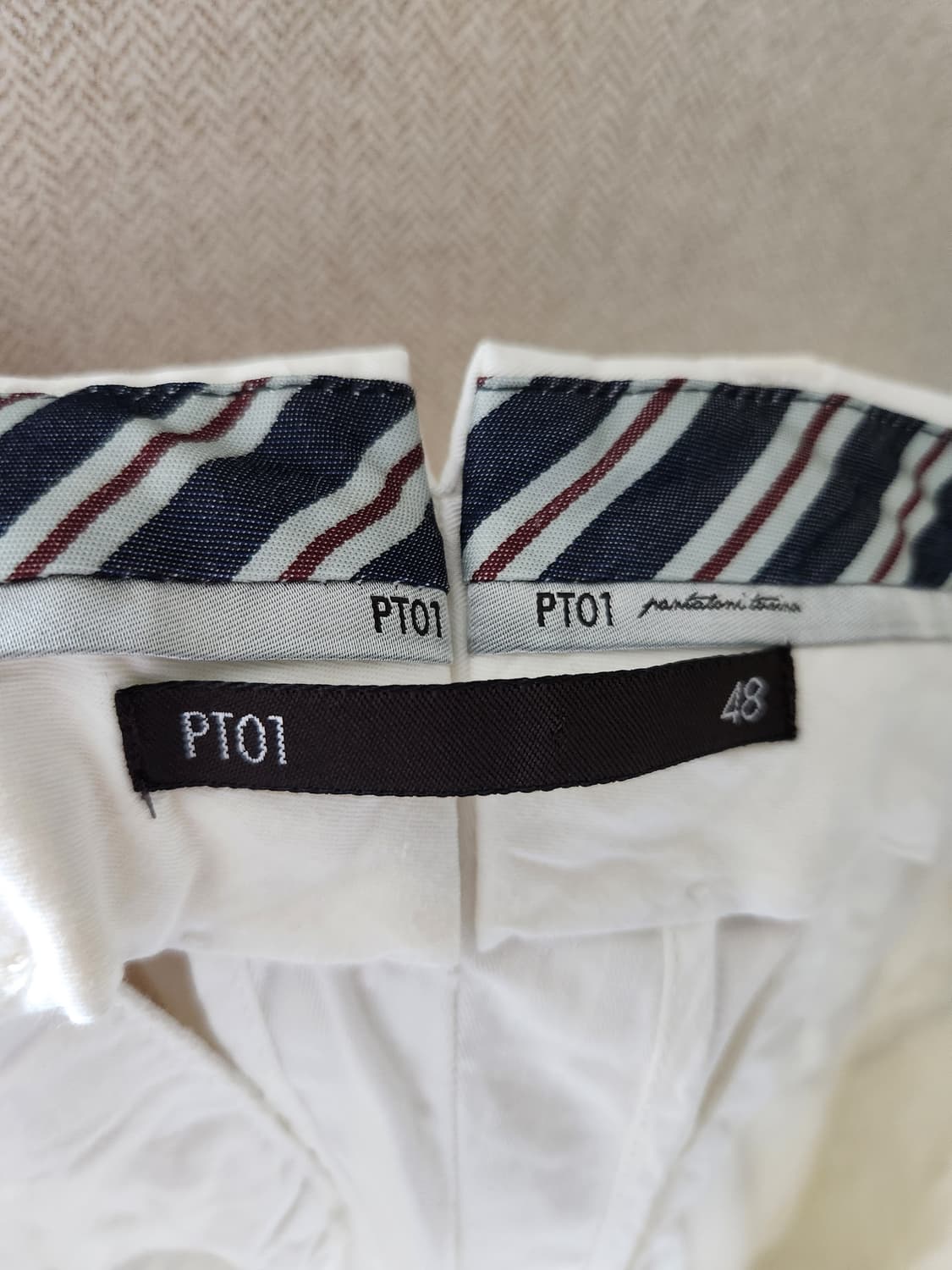 PT01 x BEAMS 콜라보 화이트 헤링본 코튼 카고 팬츠 상품이미지7