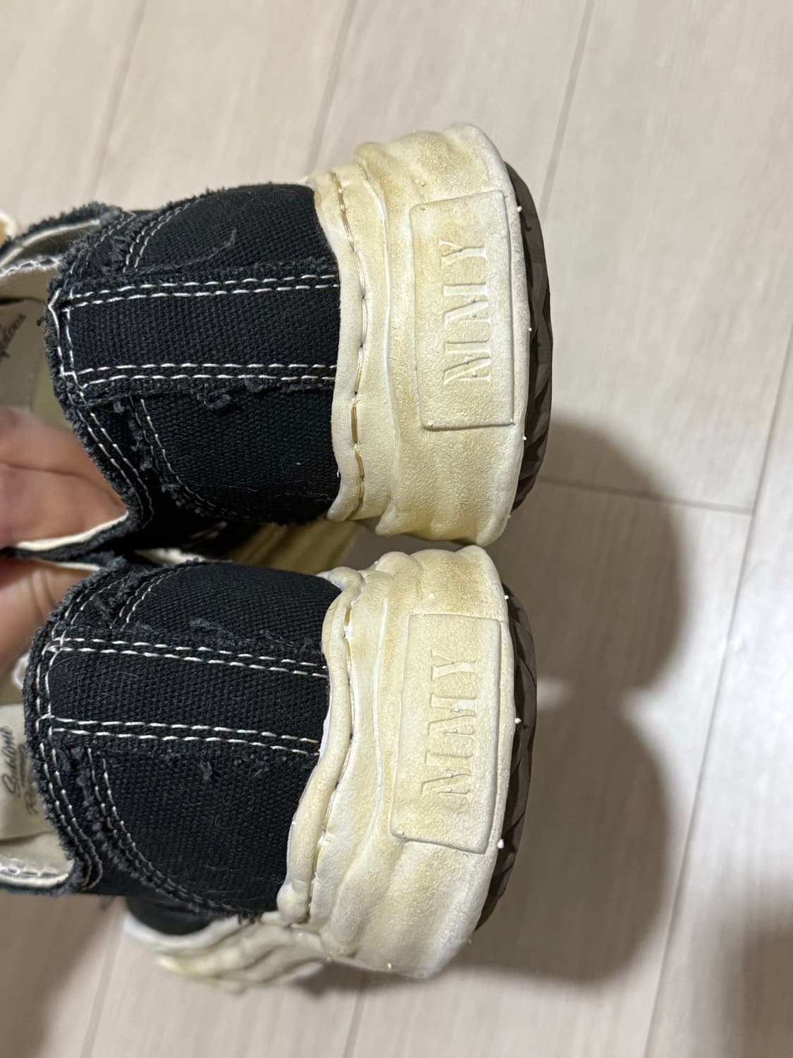 메종 미하라 야스히로 피터슨 OG 솔 오버다이드 캔버스 로우탑 스니커즈 상품이미지5