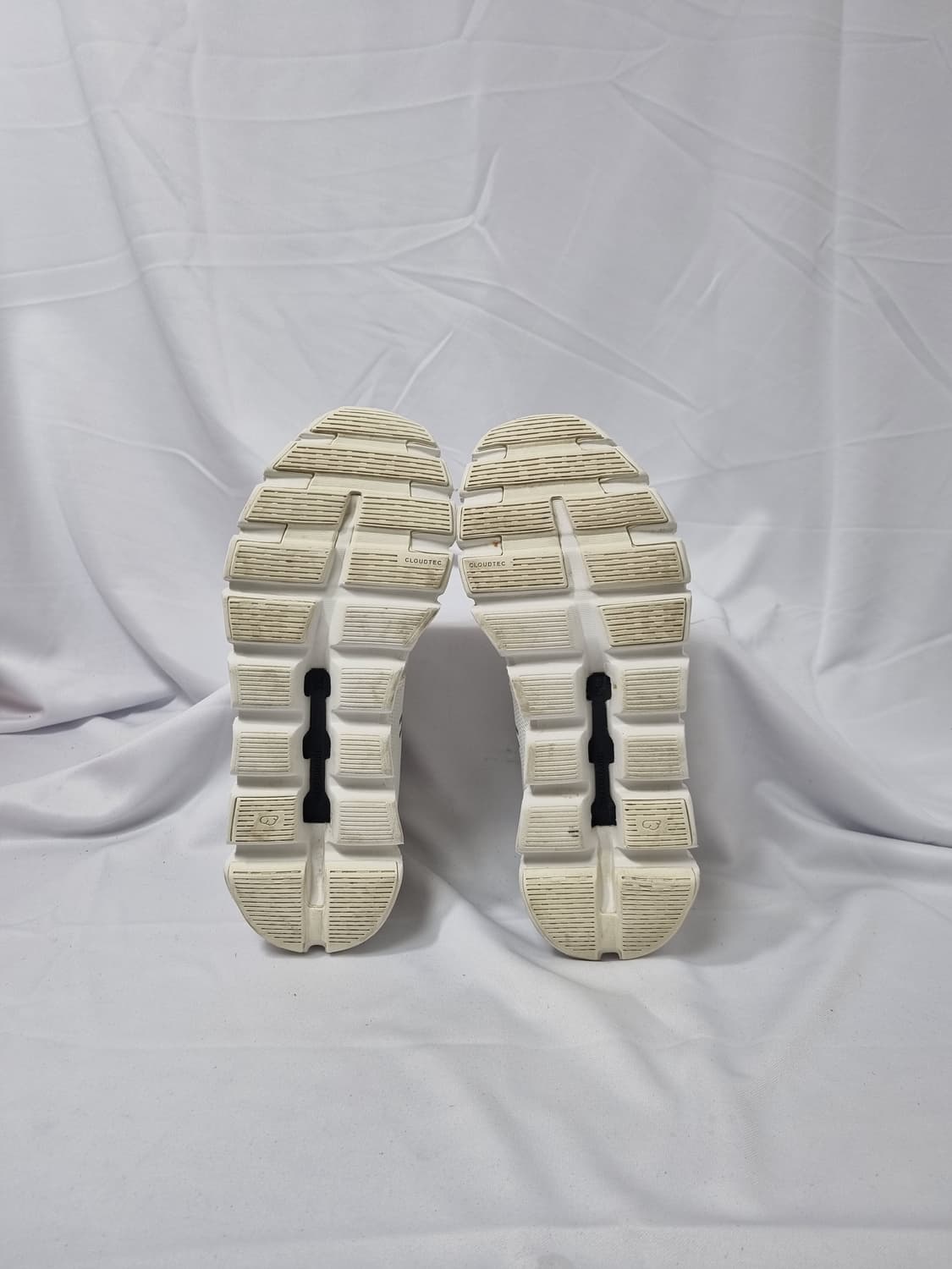 235 온러닝 클라우드 6 스니커즈 러닝화 상품이미지5