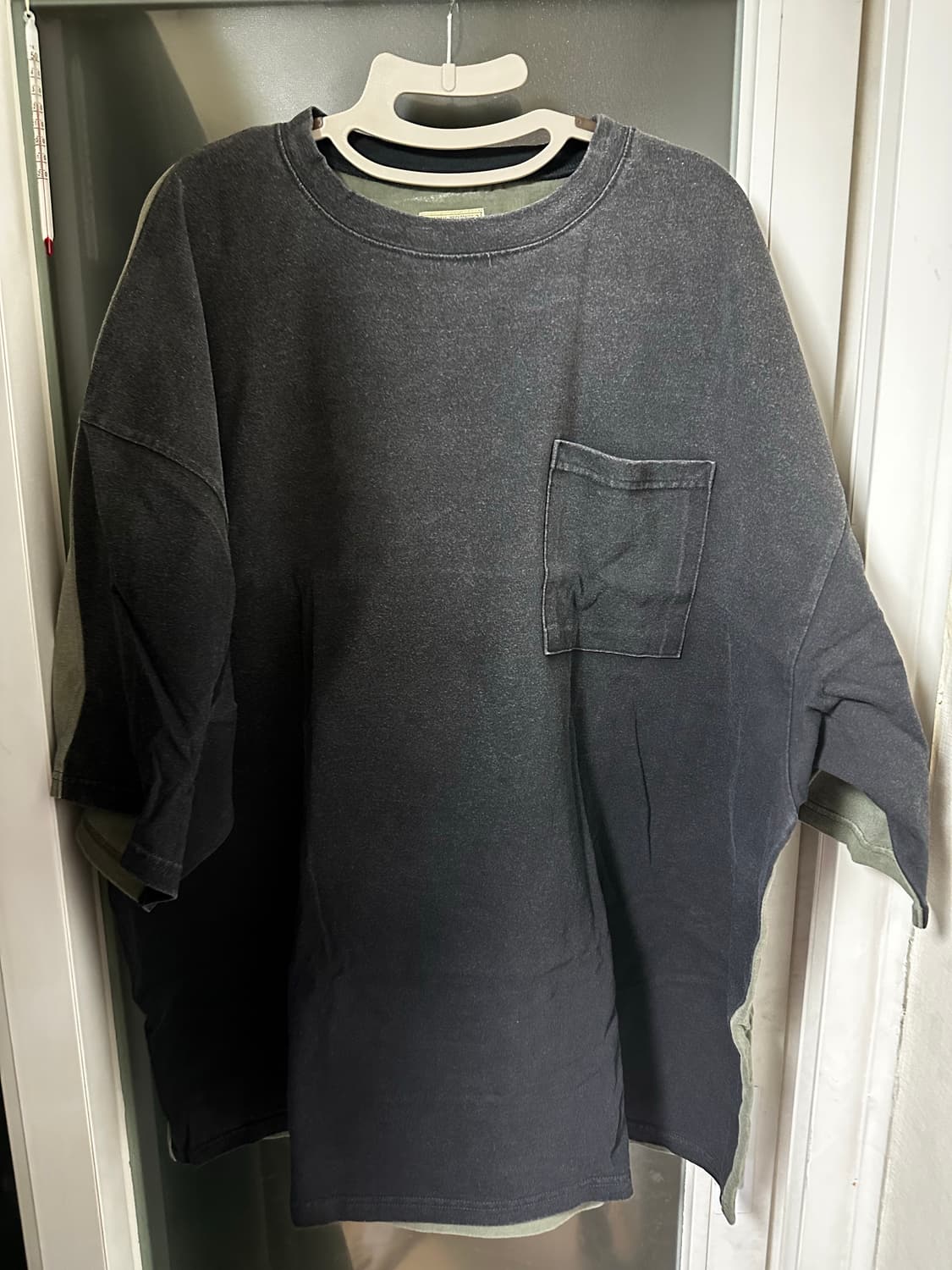 캐피탈 본 투톤 포켓 반팔티 블랙카키 상품이미지2