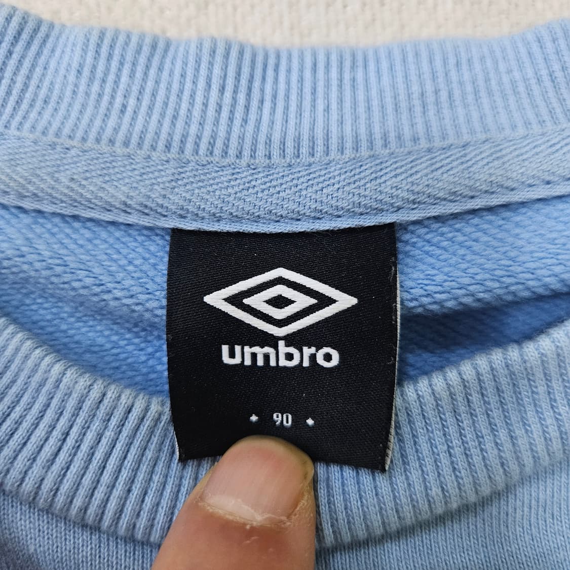 90 엄브로 여성 에센셜 스몰로고 맨투맨 0319Y 상품이미지3