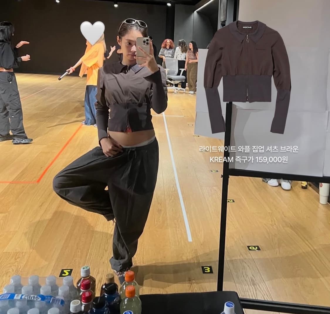 (제니 착용)미스치프 라이트웨이트 와플 집업 셔츠 브라운 상품이미지1