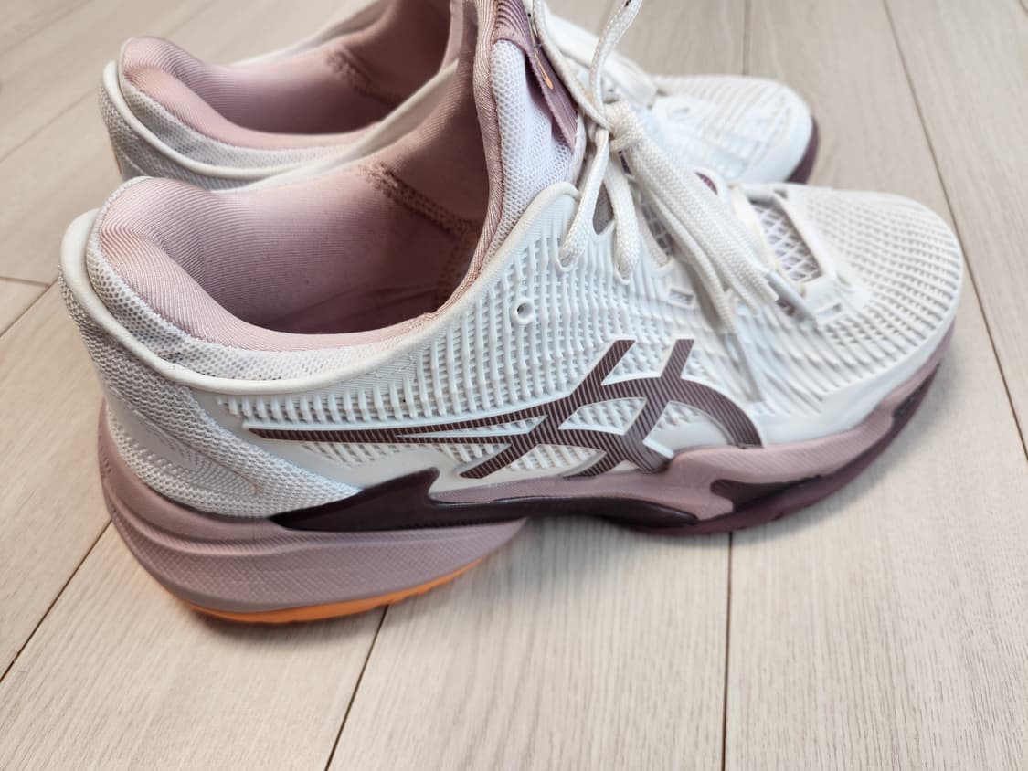 아식스 코트FF3 테니스화 올코트 클레이 사이즈250

거의 새거상태 오 상품이미지3