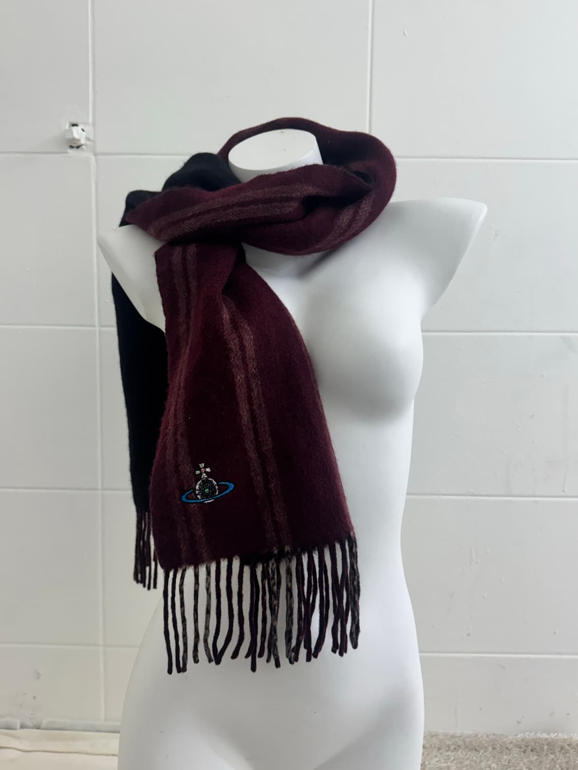 비비안웨스트우드 버건디 블랙 펑크 스트라이프 자수로고 머플러  상품이미지1