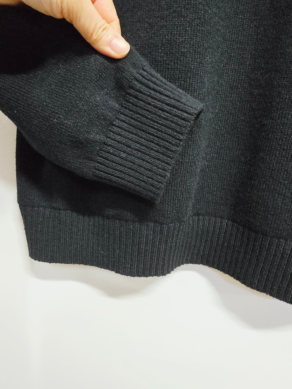 루이까스텔 블랙/레드 방풍 반집업 니트100 상품이미지4