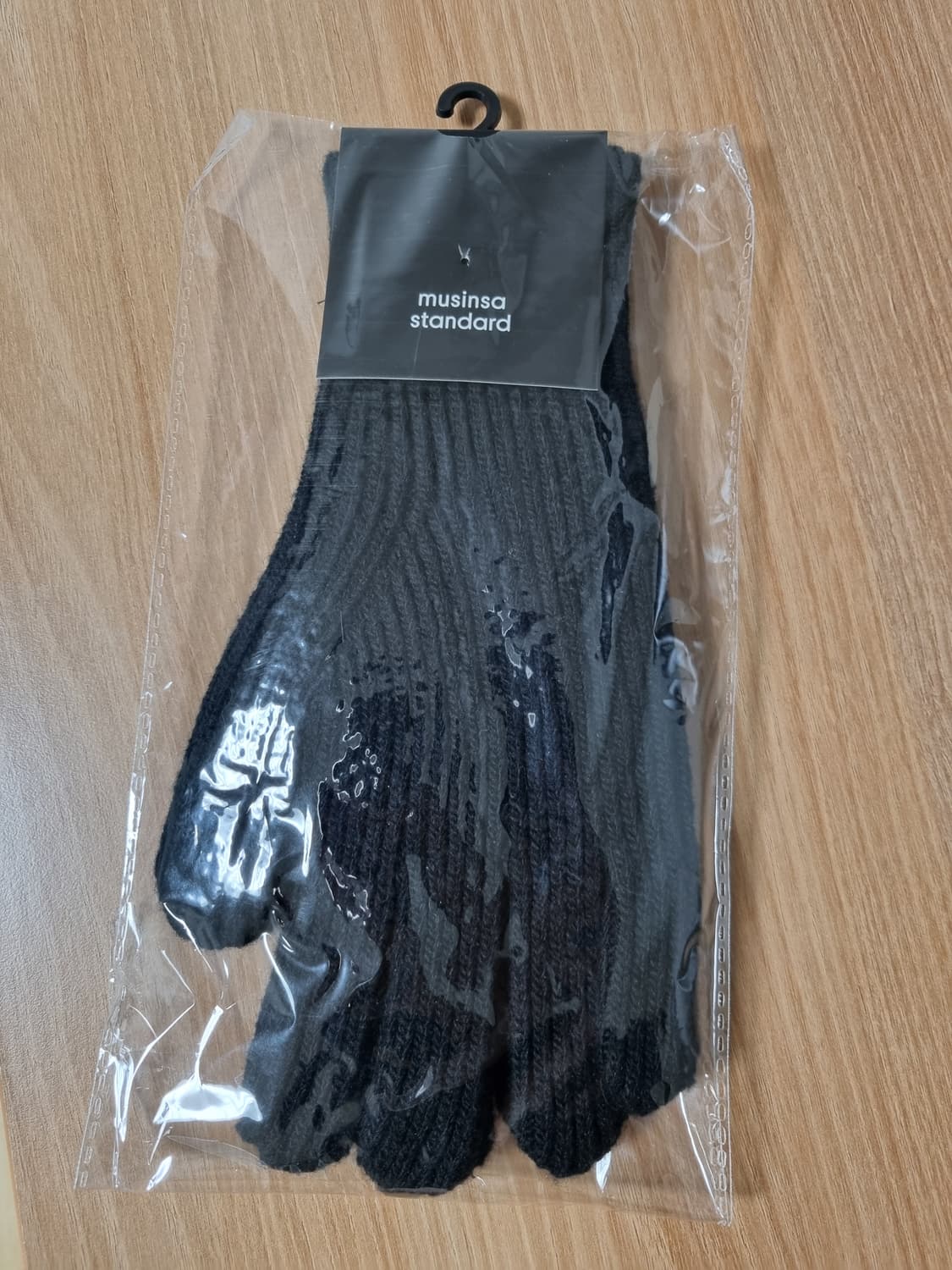 무신사 스탠다드 리브드 핑거 홀 니트 글러브 장갑 [블랙] 상품이미지5