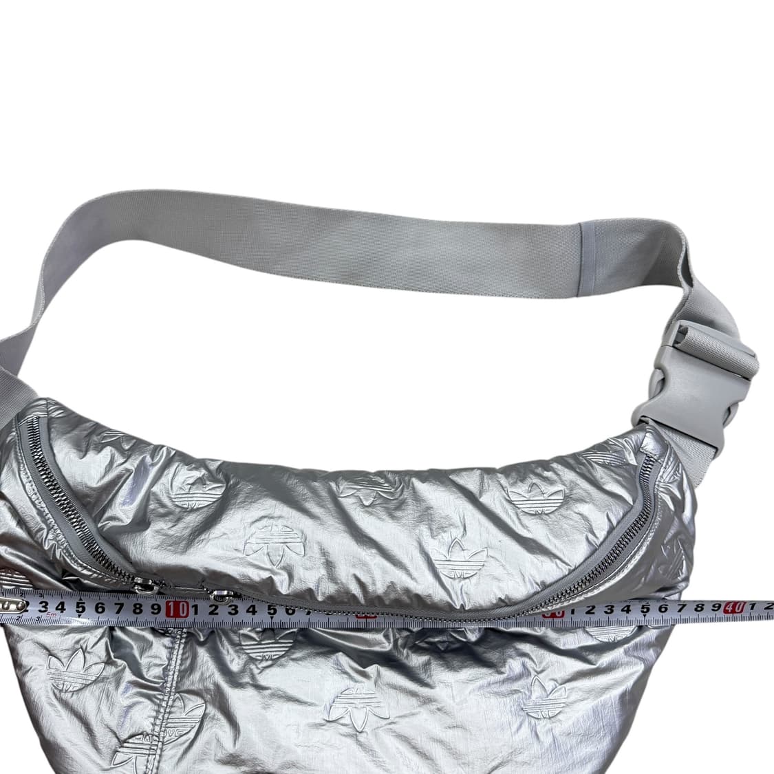 아디다스 퍼피 새틴 오버사이즈 웨이스트백 힙색 가방 메탈릭 실버 상품이미지7