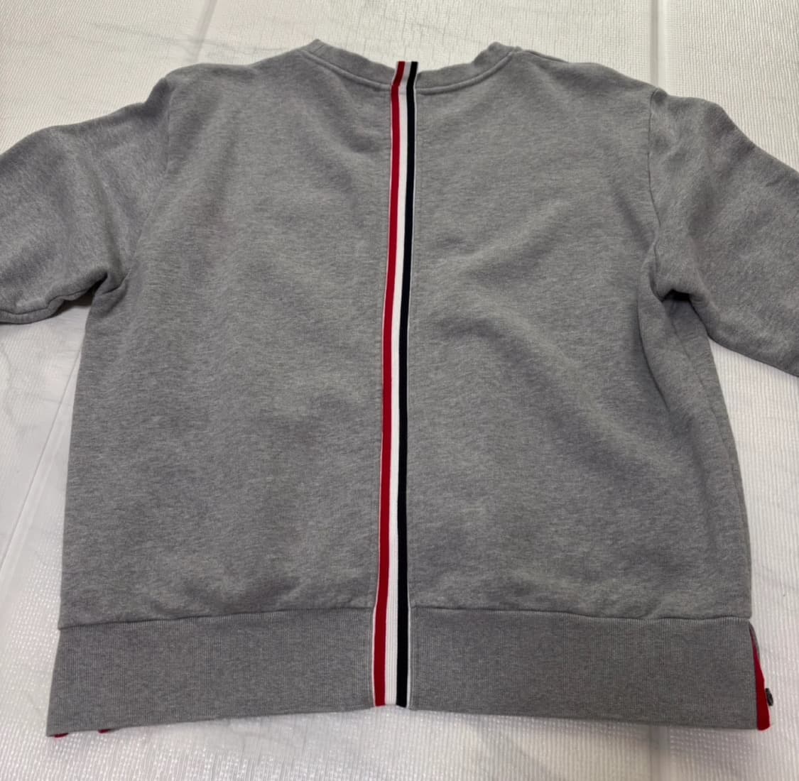 [4] 톰브라운 백로고 맨투맨 그레이 상품이미지2