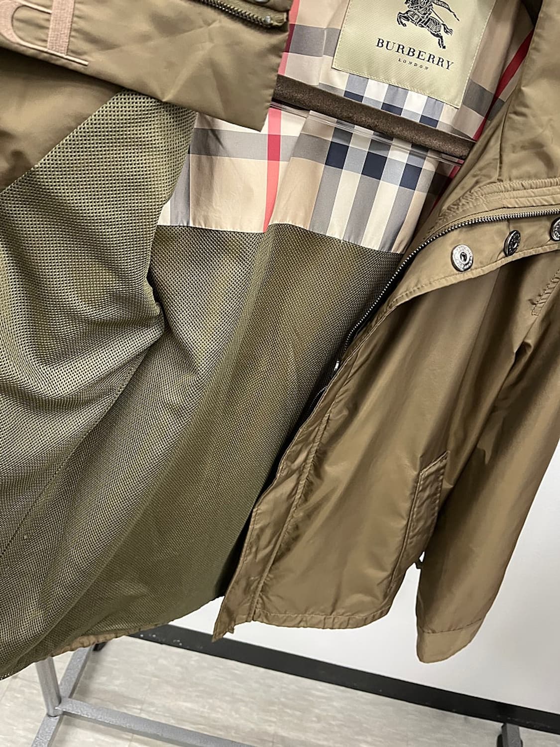 95-100) 버버리 런던 레터링 집업자켓  상품이미지6