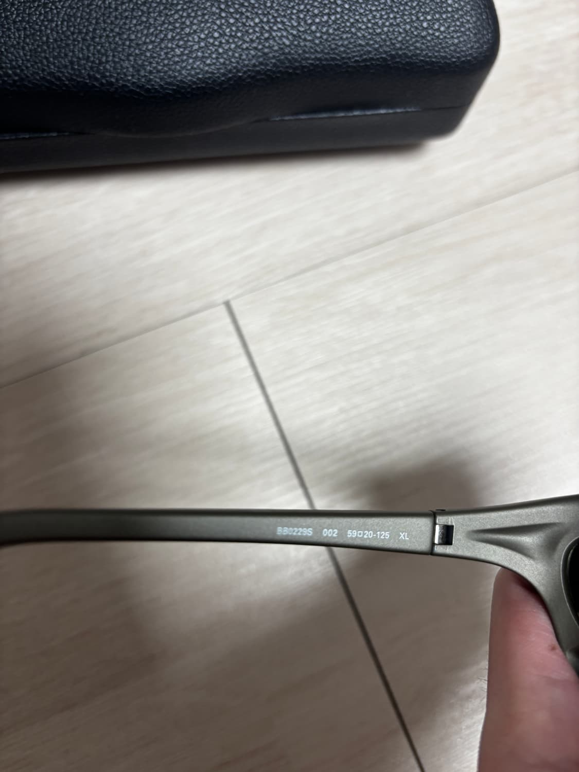 발렌시아가 bat 선글라스 카키 상품이미지2