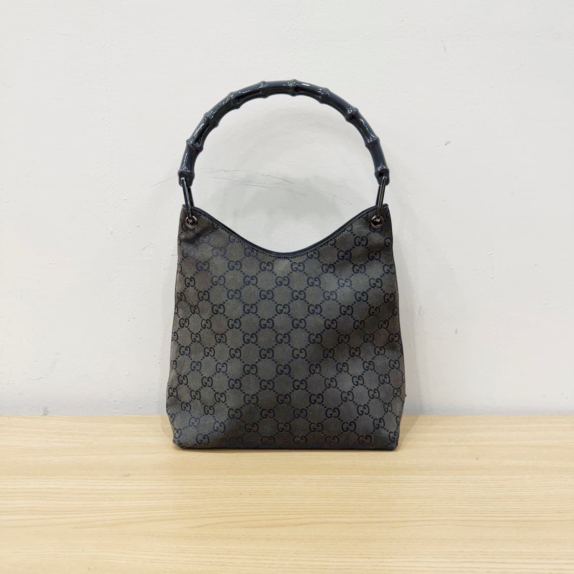 구찌 숄더백 GG 모노그램 캔버스 뱀부 핸들 디테일 브라운 상품이미지1