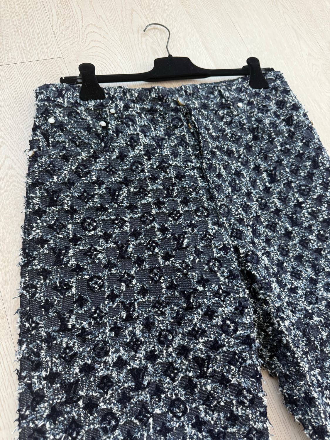 루이비통 플록드 모노그램 데님 스케이트 팬츠 상품이미지3