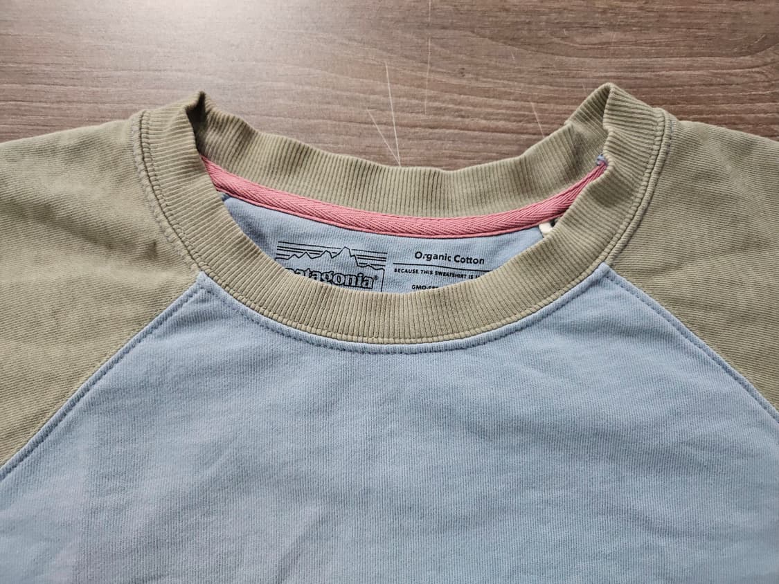 파타고니아 스모크블루 카키배색백프린팅 맨투맨 L 상품이미지4