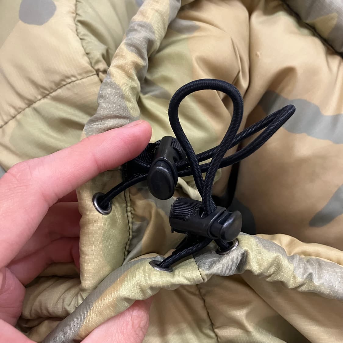 노스페이스 센터로고 카모 패딩 눕시 700 상품이미지6