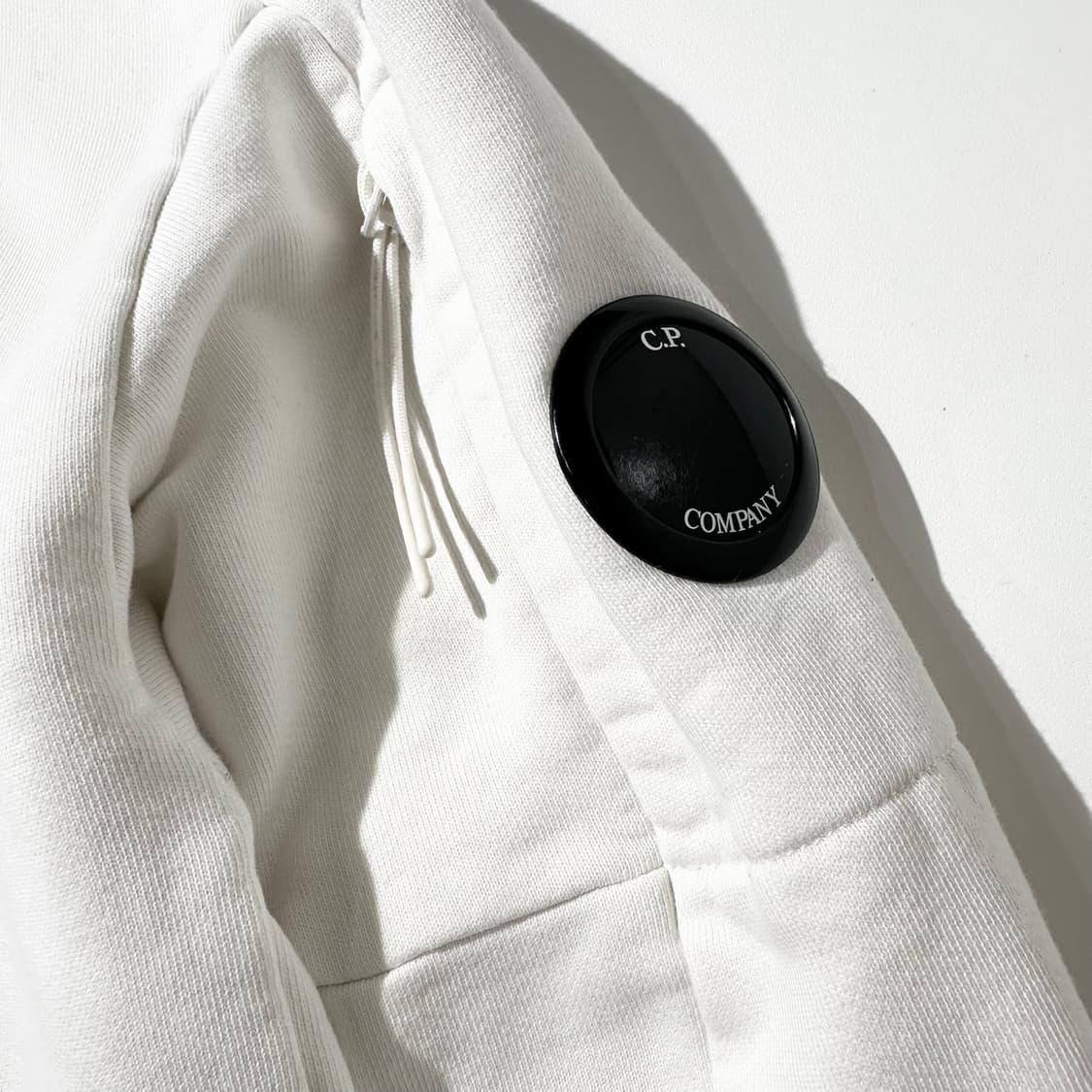 CP컴퍼니 사이드 렌즈 맨투맨 상품이미지5