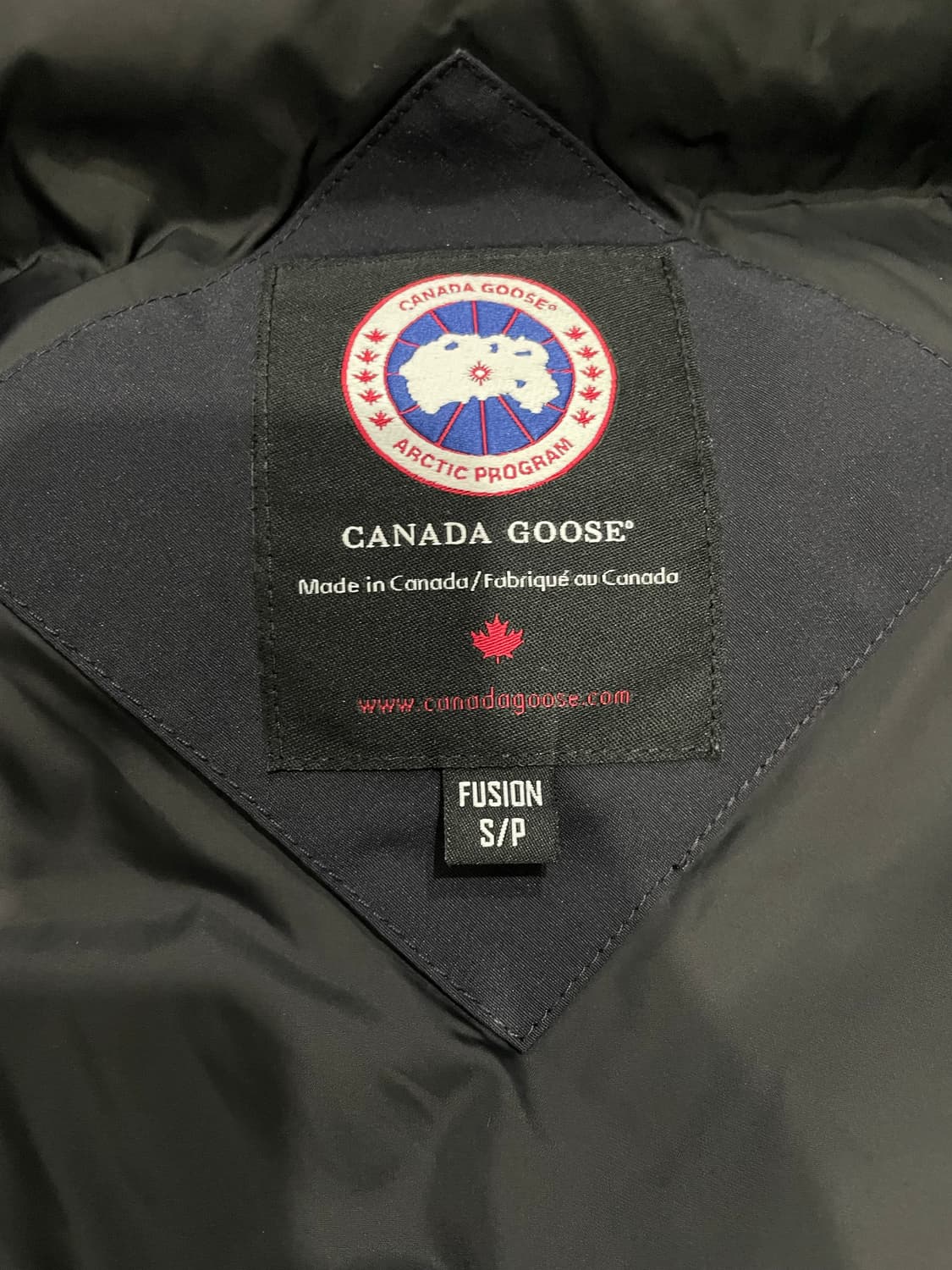 캐나다구스 먼테벨로 네이비 패딩 S/P 매장판 상품이미지5