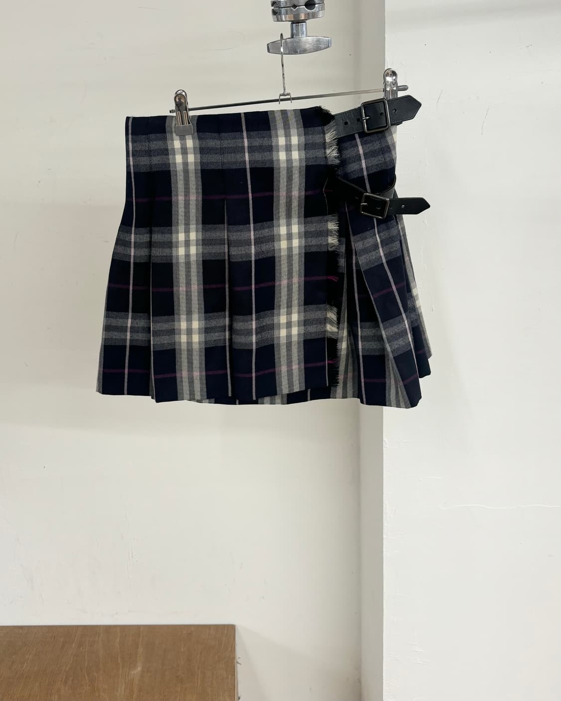 버버리 핑크 네이비 체크 버클 스커트 상품이미지1