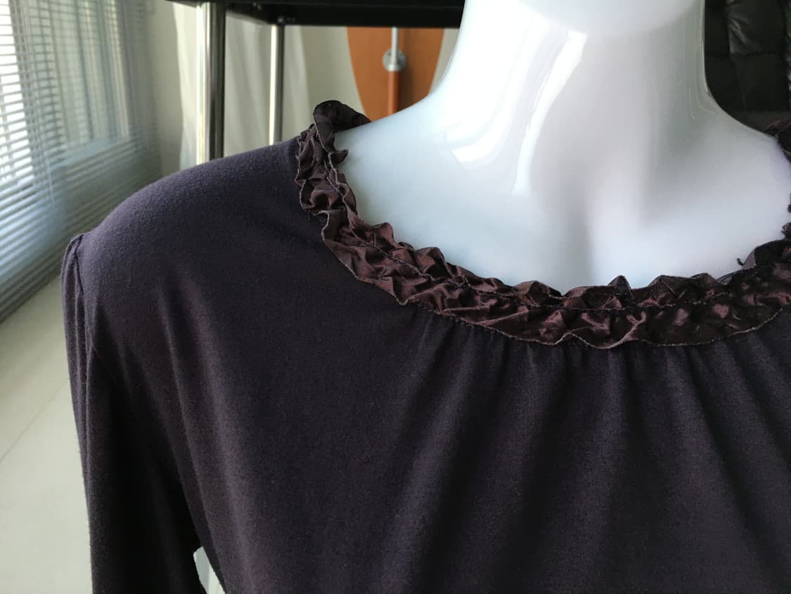 ruffle neck long sleeve top 상품이미지2