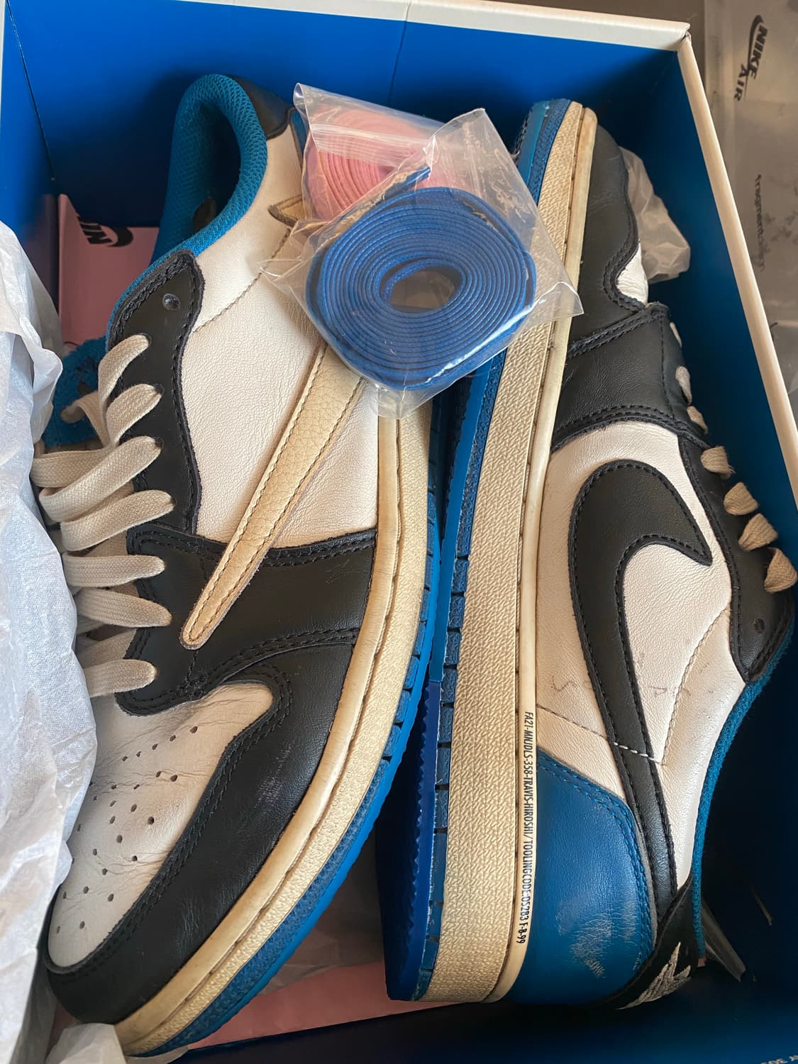 나이키 에어 조던1 로우 트래비스 스캇 OG 상품이미지2