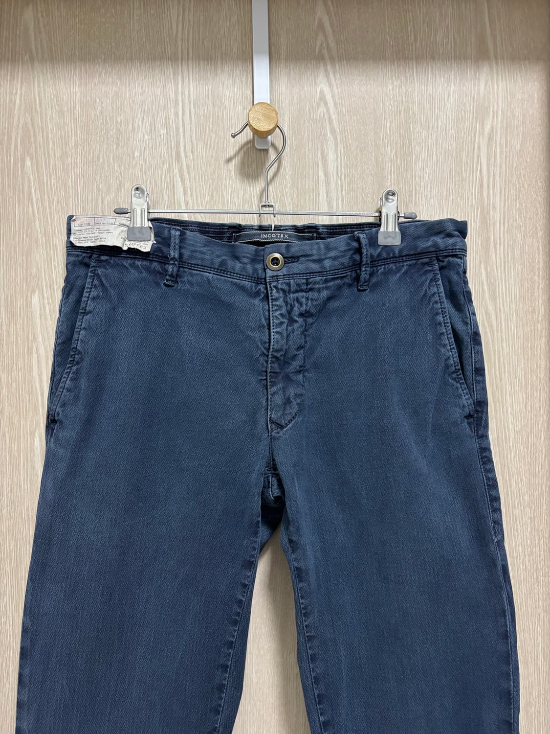 인코텍스 슬림핏 워싱 자수,메탈로고 치노팬츠31“ 상품이미지3