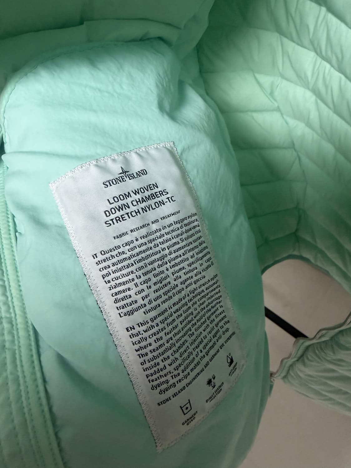 [레어 컬러, XL] 스톤아일랜드 룸 우븐 챔버스 경량패딩 상품이미지4